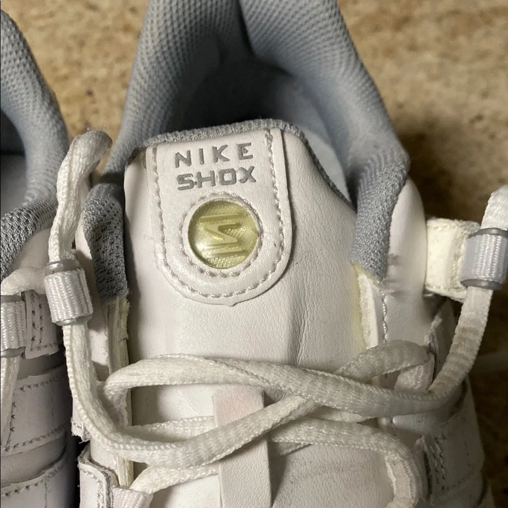 Nike Shox Men's White Athletic Shoes - Picture 2 of 7